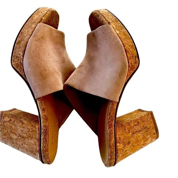 Vince Wyatt Suede Platform Mules. - Picture 2 of 7